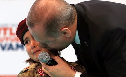 Presidente turco hace llorar a niña; “sería un honor que fueras una mártir”, le dice