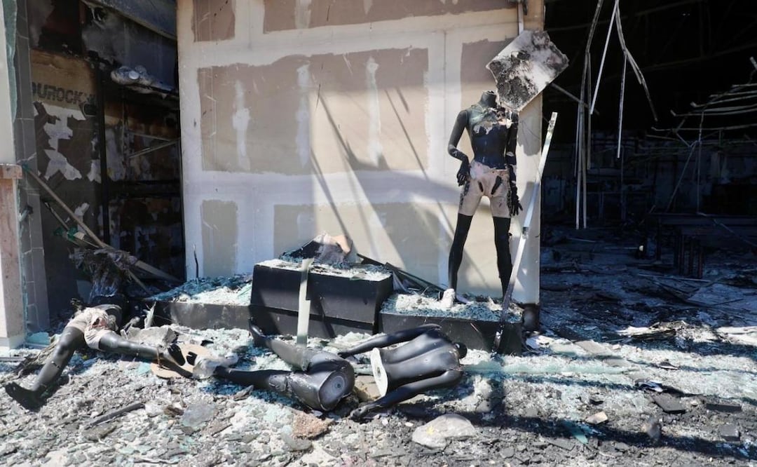 Comercios en ruinas tras el operativo contra "El Mencho" en Jalisco (27/02/2026). Foto: Juan Carlos Williams / EL UNIVERSAL