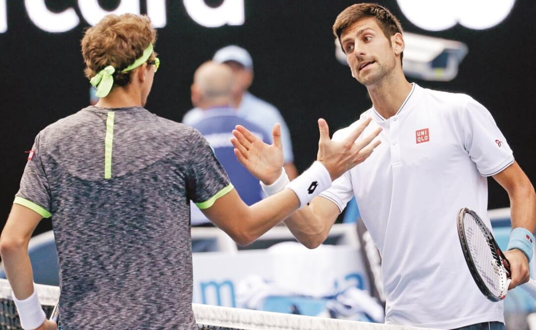 “Nole” aceptó la derrota ante su verdugo, el uzbeco Istomin. (AARON FAVILA. AP)