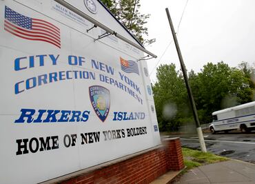 Guardias de penal en EU vieron a reo intentar suicidarse por 7 minutos sin ayudarlo