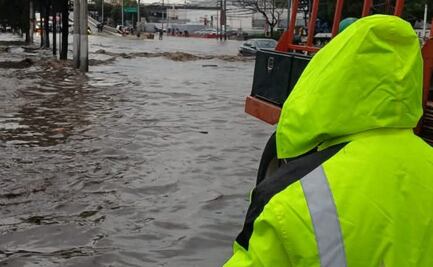 Suspenden servicio en Línea 2 del Mexibús a causa de intensas lluvias en Tultitlán; hay inundaciones en vía José López Portillo