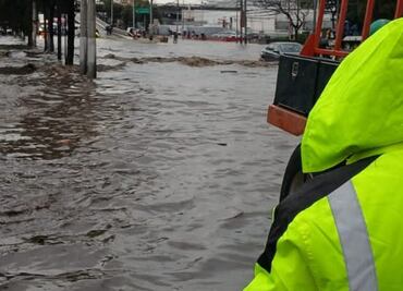 Suspenden servicio en Línea 2 del Mexibús a causa de intensas lluvias en Tultitlán; hay inundaciones en vía José López Portillo