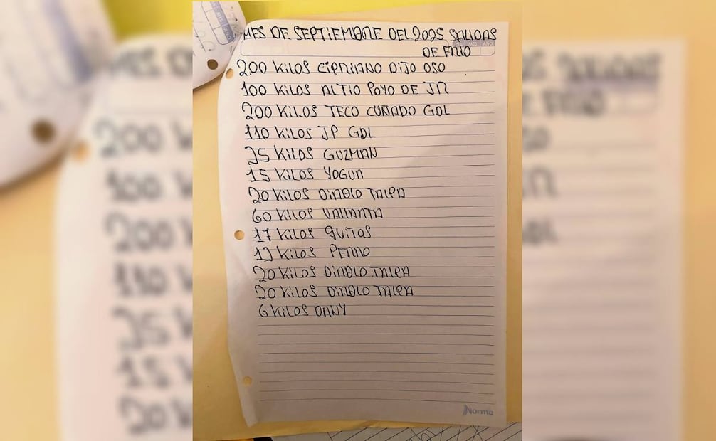 Los documentos contables fueron escritos a mano; también hay otros en computadora. Foto: Valente Rosas / EL UNIVERSAL