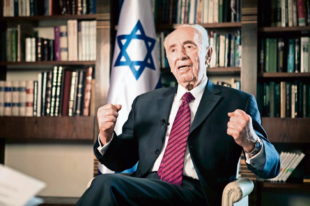 Shimon Peres es Premio Nobel de la Paz 1994, el cual compartió con Yitzhak Rabin y el líder palestino Yasser Arafat (DAN BALILTY. AP)