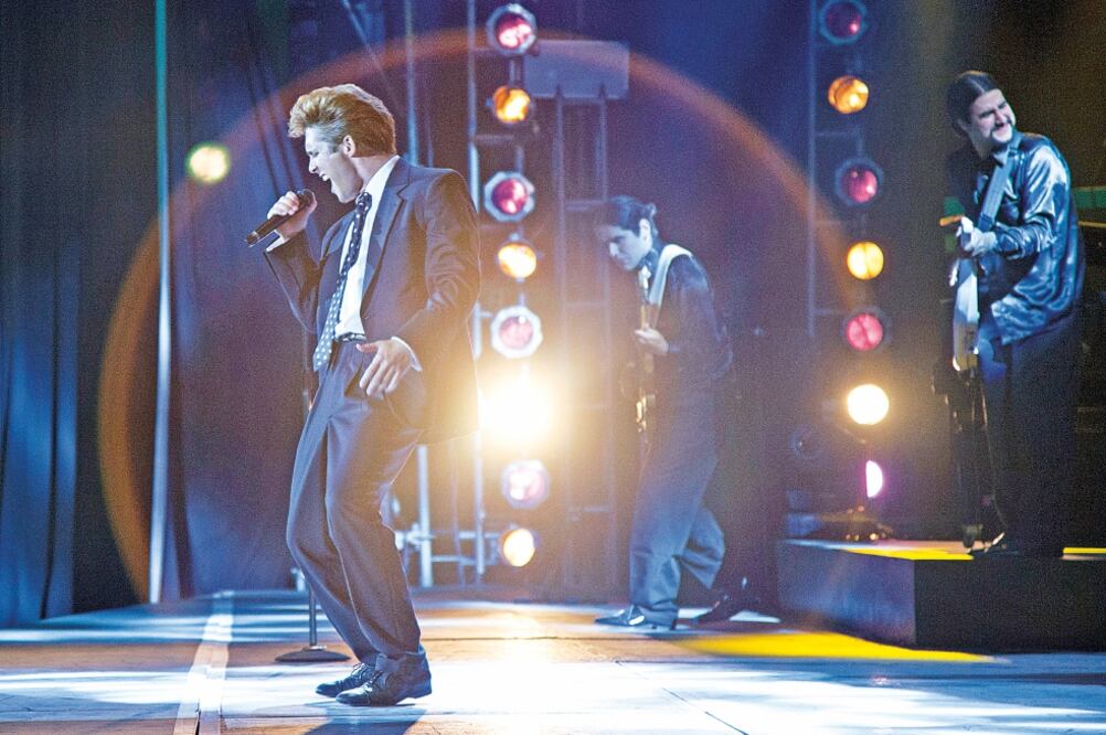 Luis Miguel encanta en show, pero no en karaoke