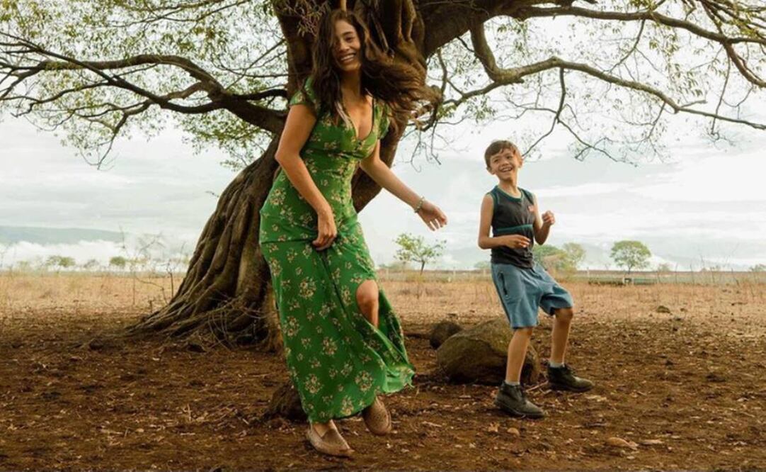 “Allá, cartas al corazón” es protagonizada por Fátima Molina (“Te acuerdas de mí”) y Pablo Astiazarán (“Ingobernable”), con un elenco donde también están Regina Cedeño y Giovanna Zacarías, así como el niño Maximiliano Nájar (“Los lobos”).