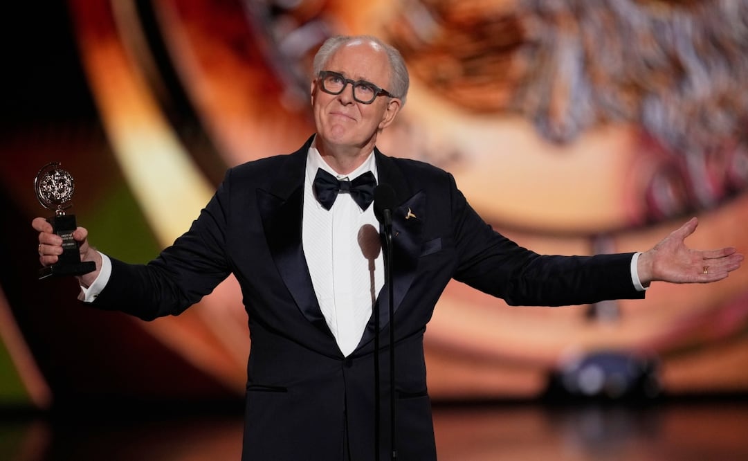 John Lithgow se convirtió en el actor más longevo en ganar el premio a la mejor interpretación de un actor principal en una obra de teatro. Foto: AP.