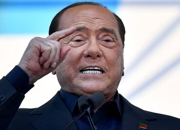 Exprimer ministro Silvio Berlusconi da positivo a Covid-19