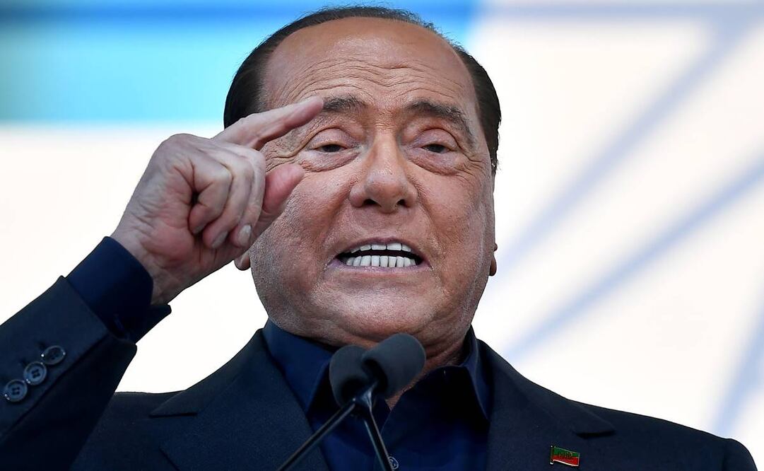 Berlusconi ha vuelto a la vida política ahora que están a punto de celebrarse las elecciones regionales (Foto: AFP)