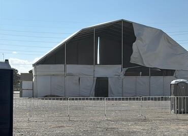 Fuertes vientos dañan carpas de campamento migrante recién instalado en Ciudad Juárez; flujo de migrantes continúa a la baja