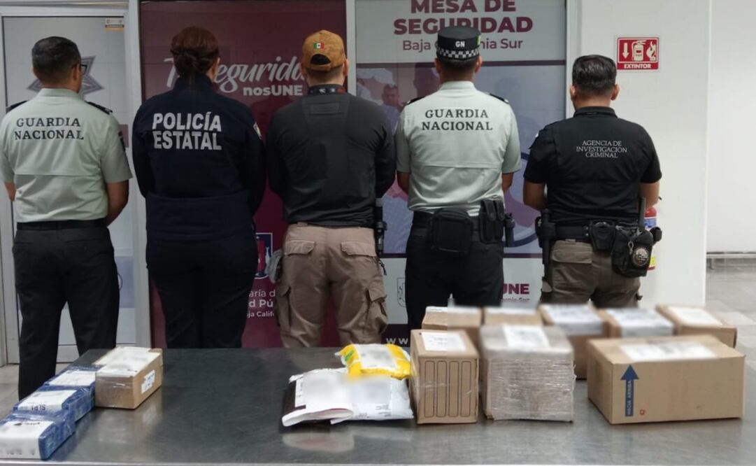 Aseguran 18 paquetes con droga en Aeropuerto Internacional de La Paz, BCS (08/06/2025). Foto: Especial