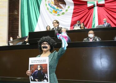 Diputada de Morena se disfraza de Gabriel Quadri; lo acusa de transfobia y pide su destitución