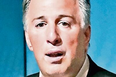 Meade anda con pinzas