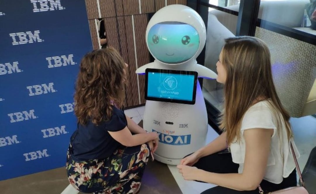 WatsomApp incluye un robot que interactúa con los alumnos en lenguaje natural y un juego online para profundizar en las dinámicas de cada clase