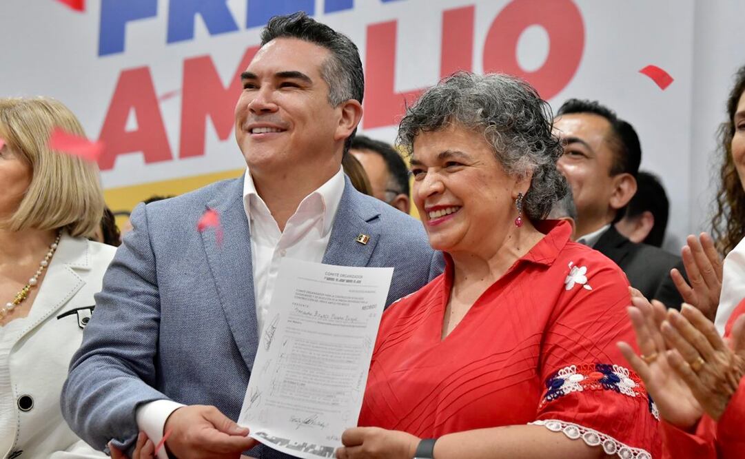 Dirigente nacional del PRI, Alejandro Moreno con aspirante a la presidencia Beatriz Paredes. Foto: @alitomorenoc