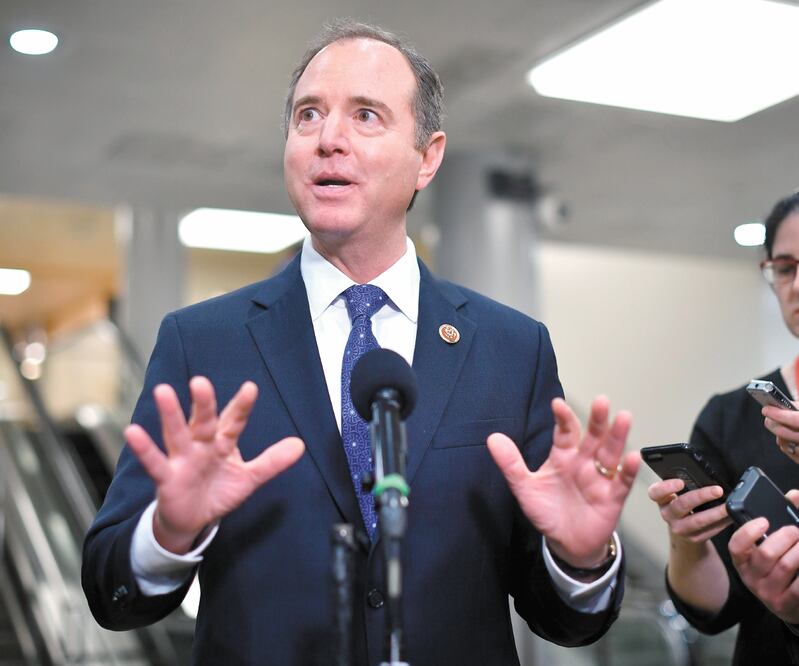 Argumento s. Adam Schiff, líder del equipo que acusa al presidente de EU, se congratuló por la revelación de Bolton. MANDEL NGAN. AFP