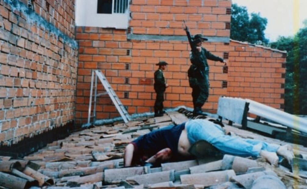 Descalzo y con una llamada telefónica como anzuelo, así fue “cazado” Pablo Escobar en 1993