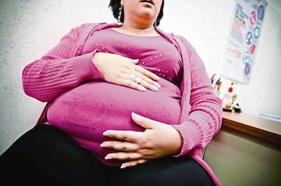 Especialistas piden regular la maternidad subrogada en el país