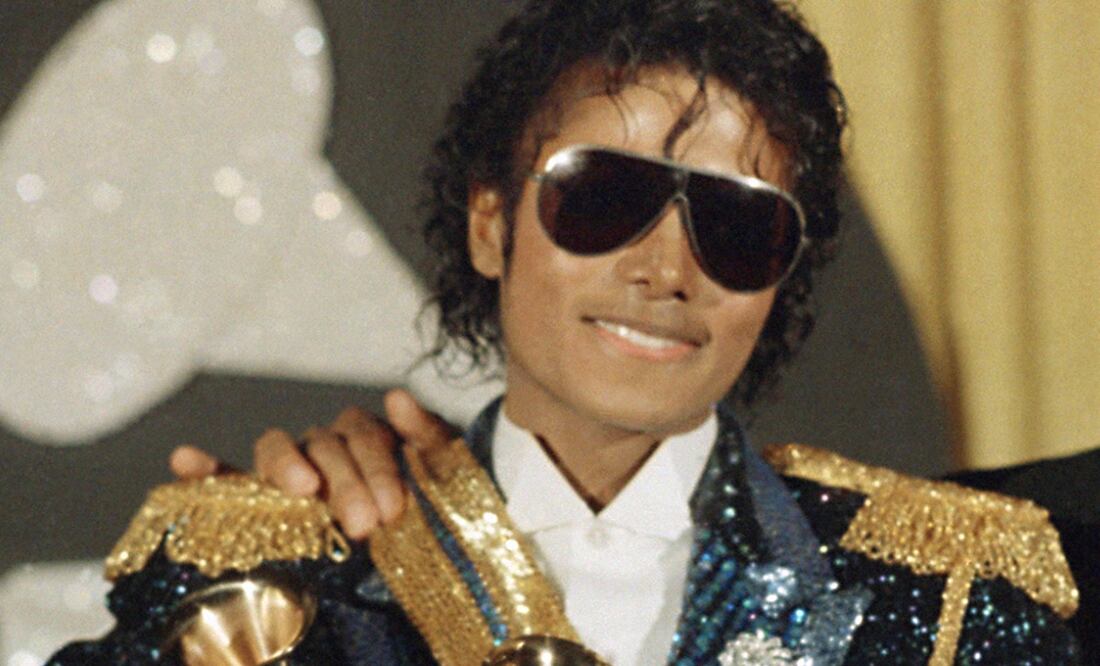 Michael Jackson en los Premios Grammy en Los Ángeles en 1984. Foto: AP Photo/Doug Pizac, File.