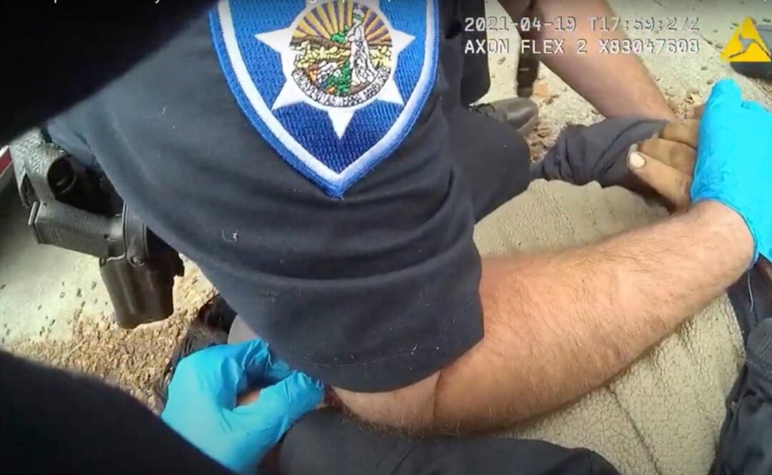 Mario González, de 26 años, dejó de respirar tras un forcejeo con la policía el 19 de abril en un parque de Alameda. Foto: AP