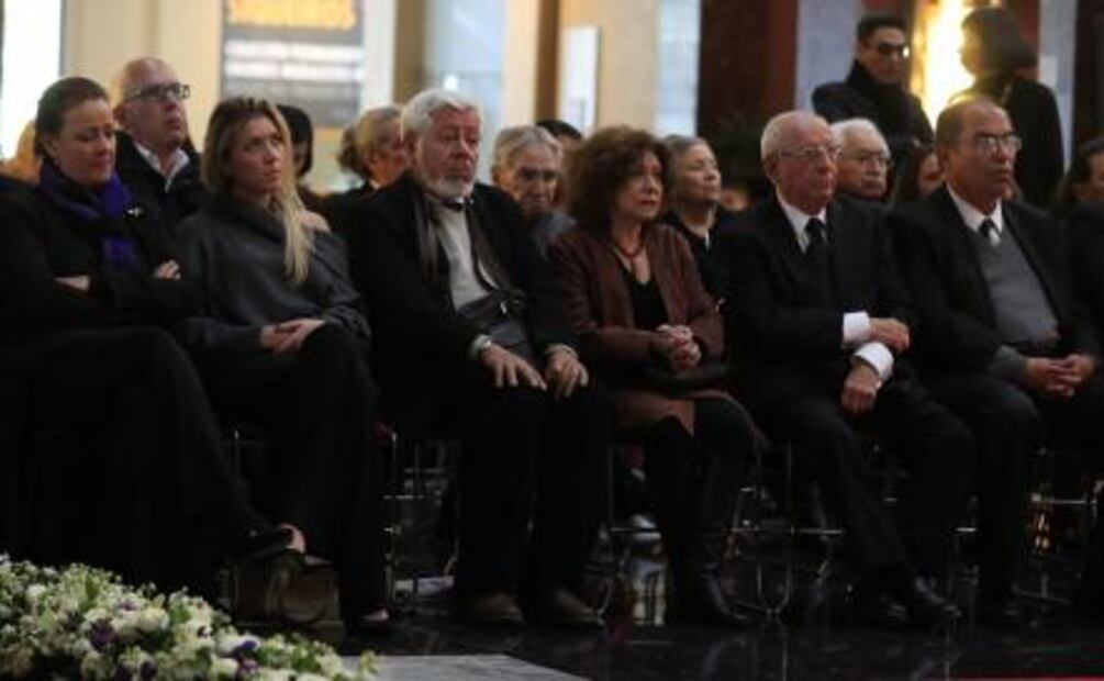 Entre aplausos y lágrimas despiden a Fernando del Paso en Bellas Artes