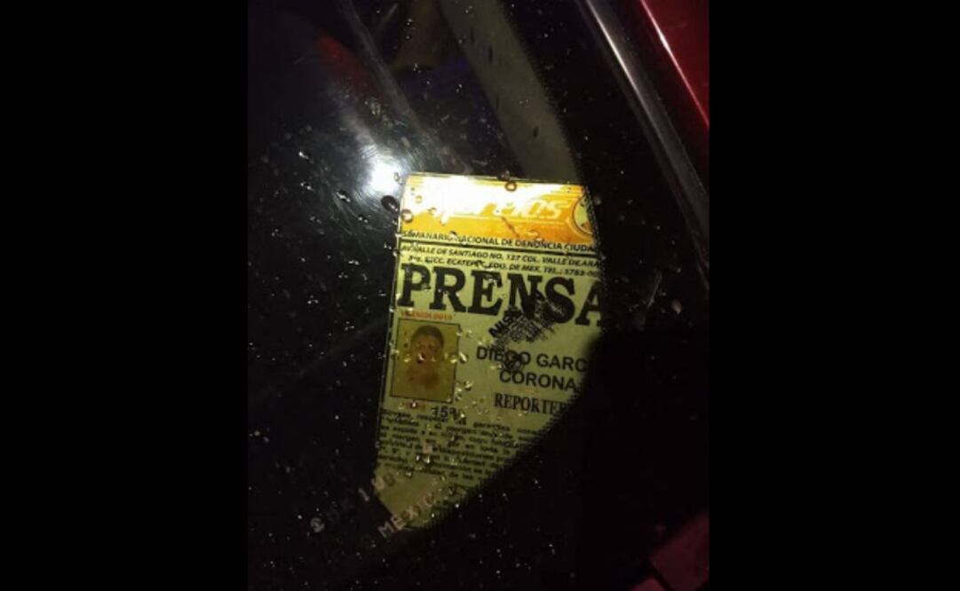 La credencial hallada tras el asesinato de Diego García Corona. FOTO. @snrpmex