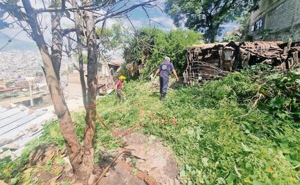 Desalojan a siete personas por la caída de una barda