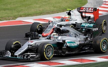 Hamilton realiza seña obscena a 'Guti'