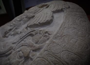 Descubren en Guatemala un altar tallado de la cultura maya