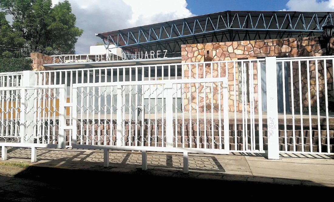 Al detectar el cambio repentino en la conducta de Nena, sus padres decidieron sacarla de la escuela Benito Juárez, ubicada en la capital de Zacatecas, donde cursaba la primaria. Foto: IRMA MEJÍA. EL UNIVERSAL