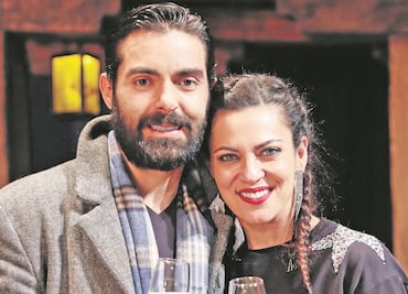 A Ernesto le halaga que lo comparen con su mamá