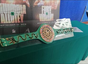 Presentan el cinturón maya II que se disputará en la pelea del mexicano Jaime Munguía