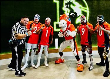 VIDEO: Místico y otros luchadores del CMLL invaden la casa de los Broncos de Denver