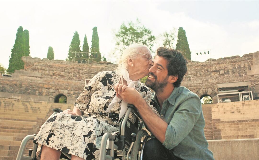 El actor y director explica que Tata es la persona más importante de su vida junto con sus padres. Foto: Netflix