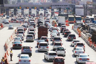 Retorno de los vacacionistas provoca caos en accesos al DF