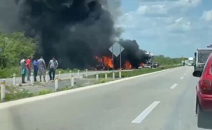 Chocan dos camiones y se incendian en la carretera Mérida-Cancún