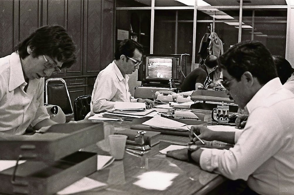 Aspecto de la mesa de redacción en EL UNIVERSAL a finales de la década de los 70 (ARCHIVO EL UNIVERSAL)