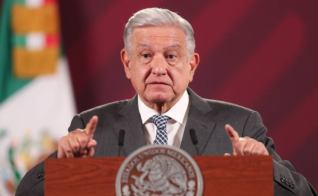El presidente de México, Andrés Manuel López Obrador, habla durante una rueda de prensa en el Palacio Nacional. Foto: EFE