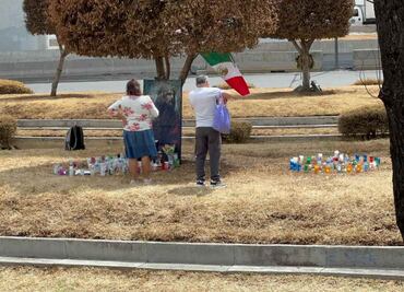 Mantienen altar en memoria de víctimas de explosión de pipa de gas en Iztapalapa