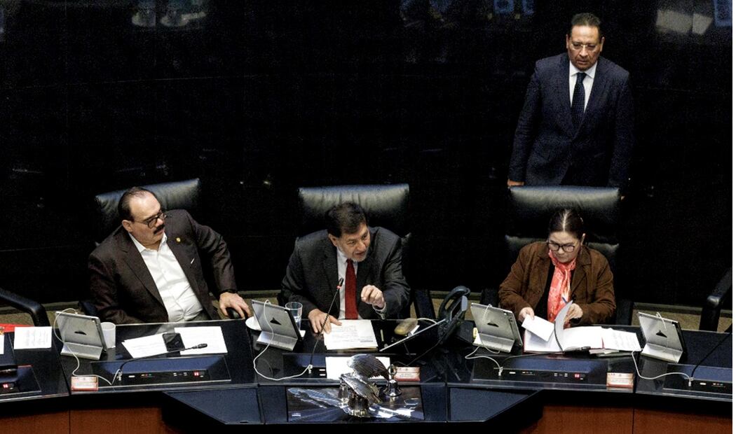 Gerardo Fernández Noroña, presidente de la Mesa Directiva, informó que dará fe de este proceso el notario público 171, Juan José Barragán y la mecánica cómo se elegirán las plazas judiciales que serán electas en este primer proceso de elección de jueces y magistrados. Fotos: Yaretzy M. Osnaya / EL UNIVERSAL