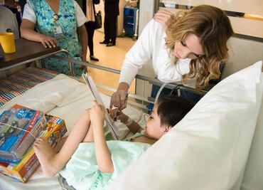 Angélica Rivera felicita a doctores mexicanos