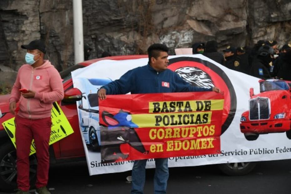 Policías retiran manifestación de transportistas en la México-Pachuca