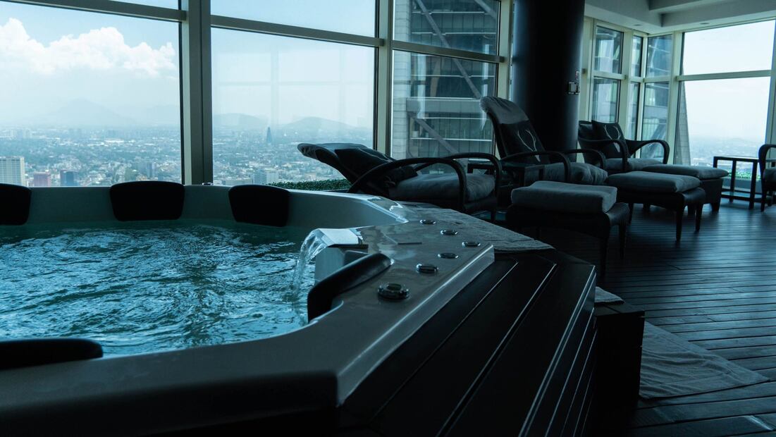 Jacuzzi y spa en Club 51. Foto: Club 51