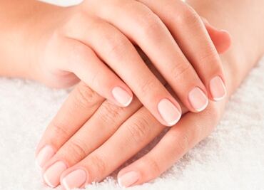 Dile adiós a las uñas quebradizas con un remedio 100% natural