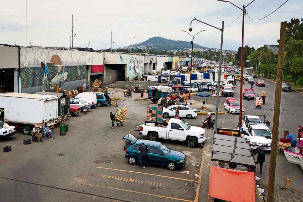 Autoridades estiman que la Guardia Nacional esté presente tanto en los pasillos como en el exterior de la Central de Abasto. Foto: Diego Simón  / EL UNIVERSAL