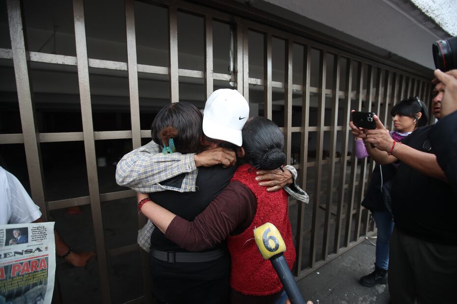 José Luis Capistran y su hermana María Guadalupe se reencuentran después de 13 años de no verse. Esto después de que se hiciera viral después de la muerte de Zeus su perro que lo defendió ante una agresión. Foto: Francisco Rodríguez.