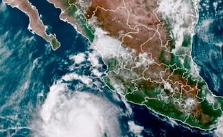 Huracán Karina alcanza categoría 3 en el Pacífico; meteorólogos informan que "no representa una amenaza"