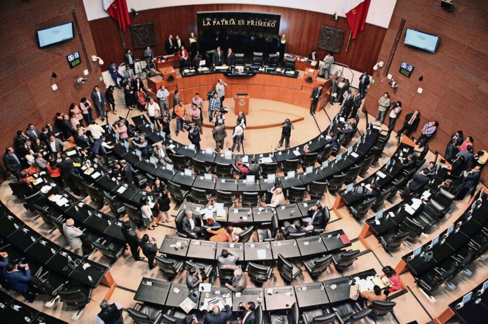 La Cámara Alta no logró ayer consensos en torno a los alcances del dictamen para regular el uso medicinal y científico de la marihuana, por lo que las bancada s continuarán hoy sus deliberaciones (LUCÍA GODÍNEZ. EL UNIVERSAL)