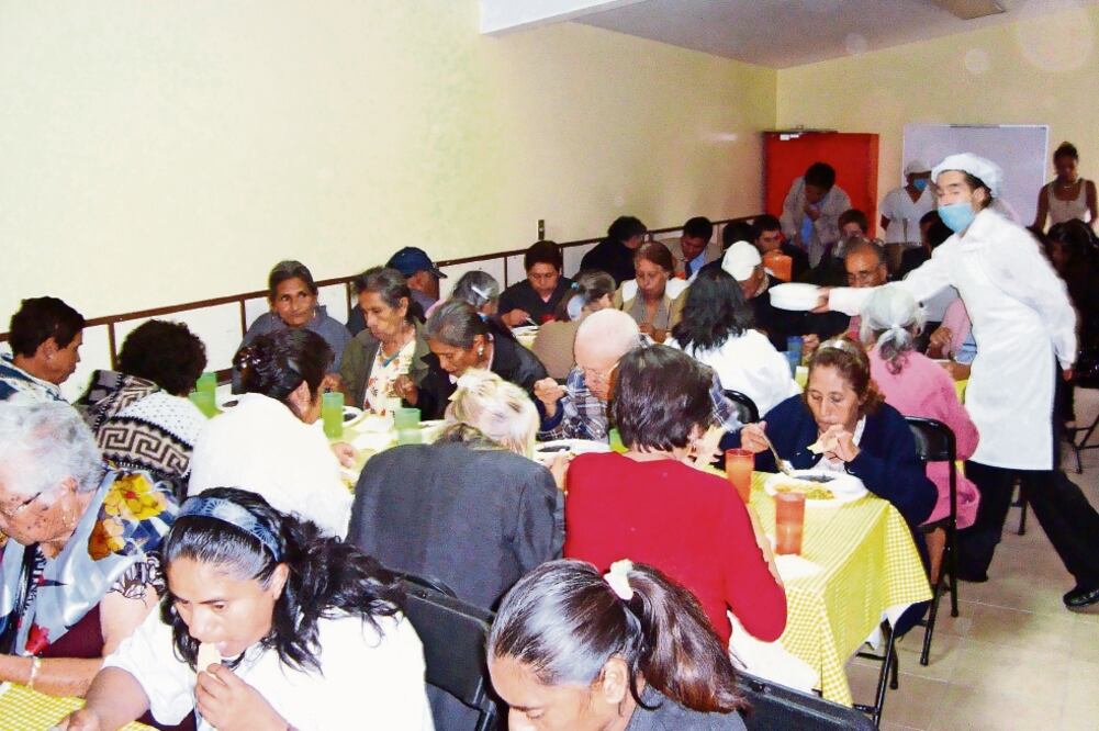 La dependencia se fijó como meta para el año 2016 instalar por lo menos 200 comedores en el estado de Guerrero y uno más en Querétaro (ARCHIVO EL UNIVERSAL)
