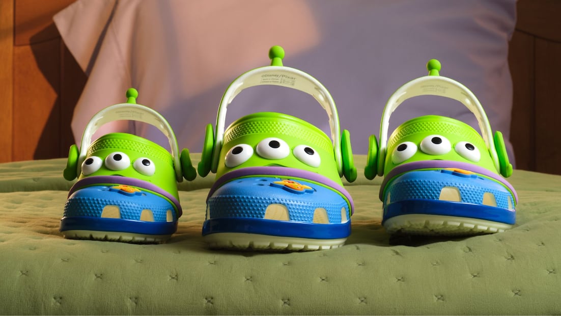 Los Alien Classic Clogs también estarán disponibles para todas las edades. Foto: Cortesía Crocs